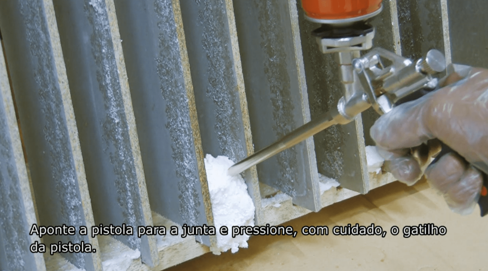 Play video: Como usar a espuma para pistola