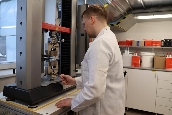 testování vlastností stavebních materiálů v laboratoři Penosil