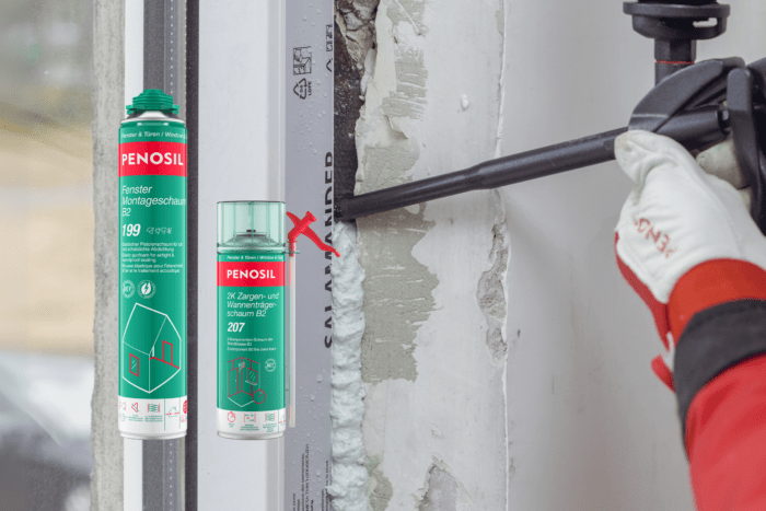 Penosil 2K PU-Schaum B2 207 und Fenster Montageschaum B2 199 im Hintergrund bei der Fenstermontage