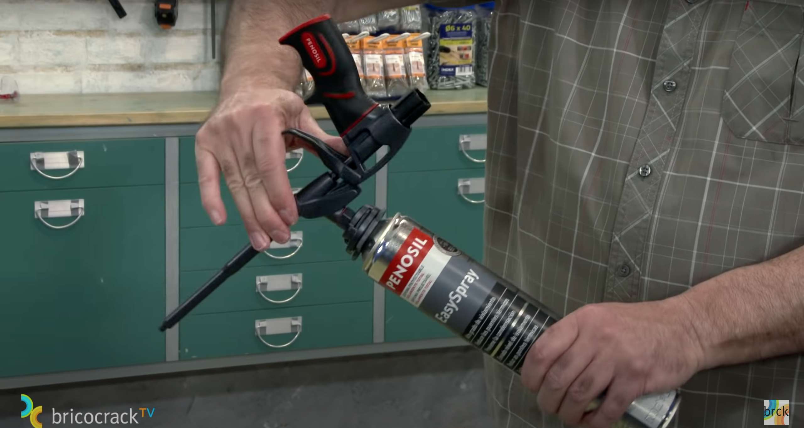 Play video: Espuma proyectable en bote (Bricocrak)