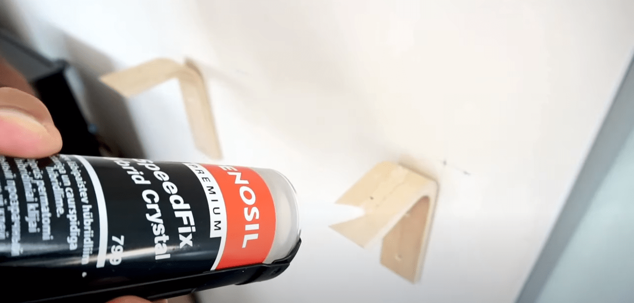 Play video: Kuidas liimida klaasriiulit?