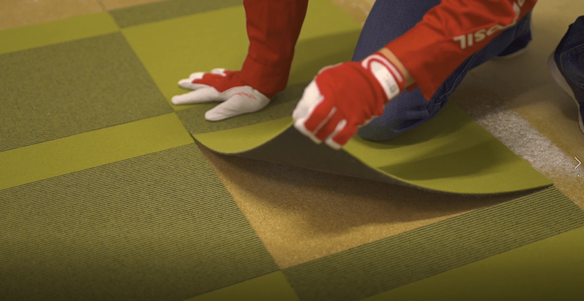 Play video: Paigalda plaatvaip pihustatava liimiga