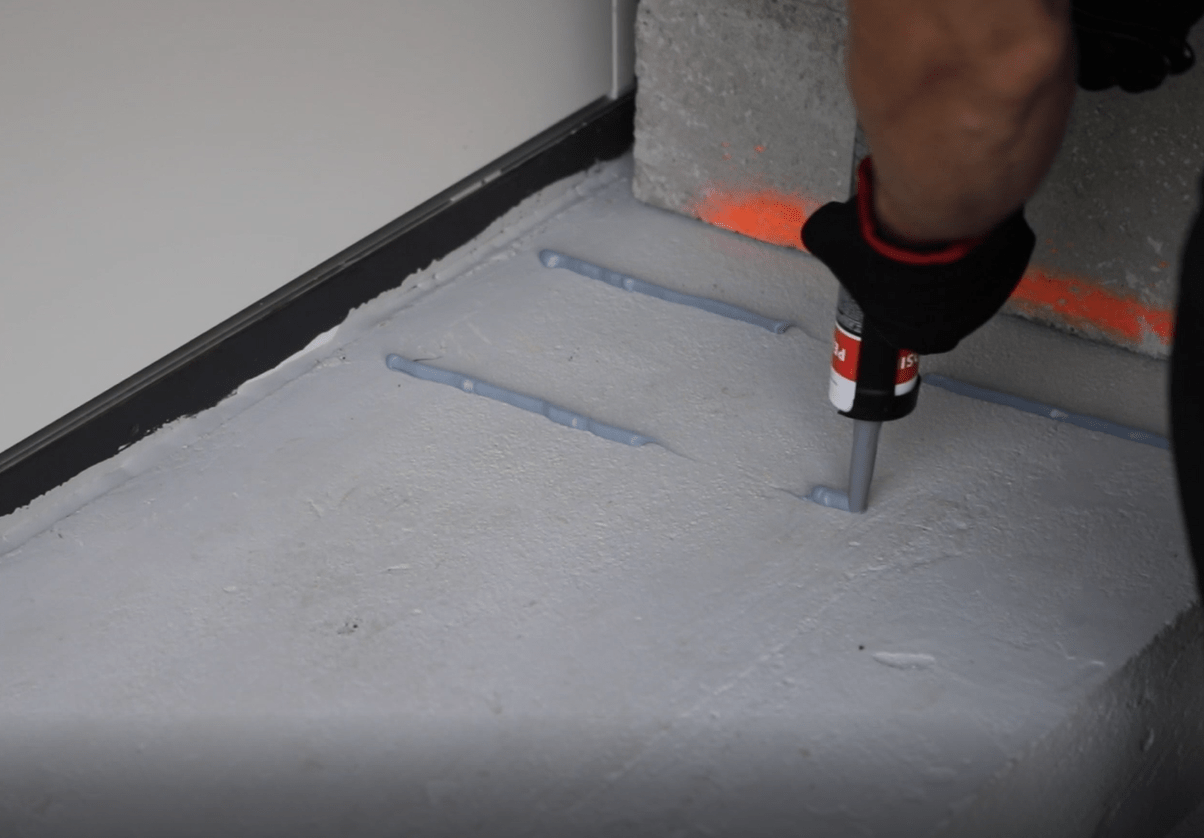 Play video: Spetsiaalselt välistingimustesse mõeldud liim Premium SpeedFix All Exterior 777