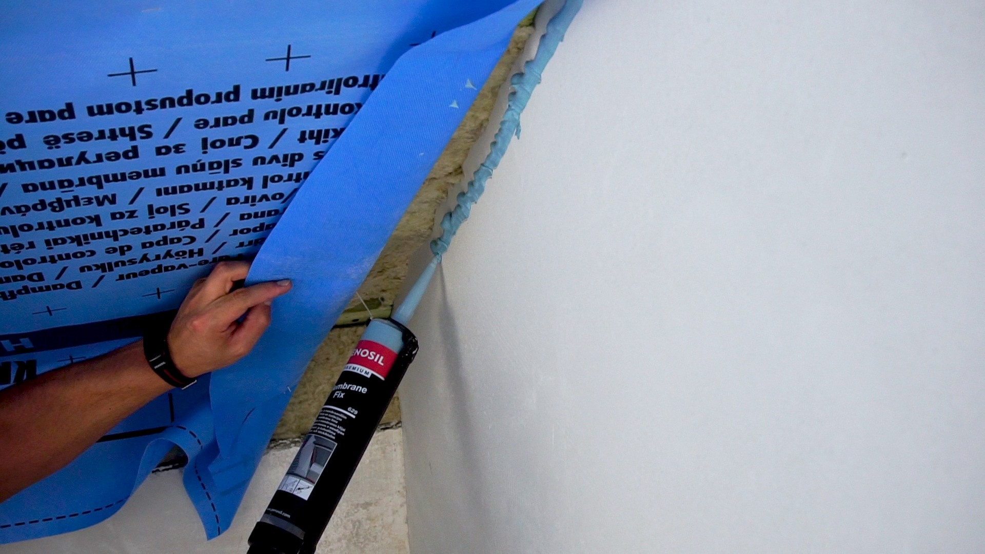 Play video: Kaip sandarinti stogo plėvelę su Penosil Premium Membrane Fix 629 klijais?