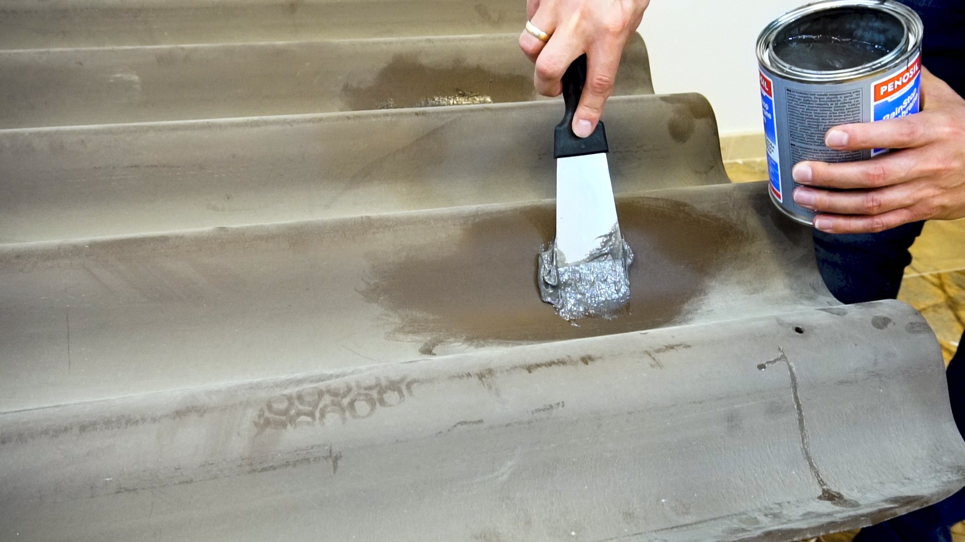 Play video: Kaip sandarinti stogo įtrūkimus su Penosil Premium RainStop Membrane Fibre?