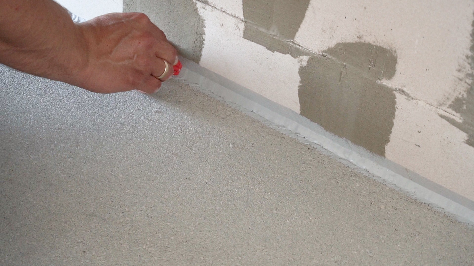 Play video: Jungties tarp grindų ir sienos sandarinimas su Penosil Roof&Facade hermetiku