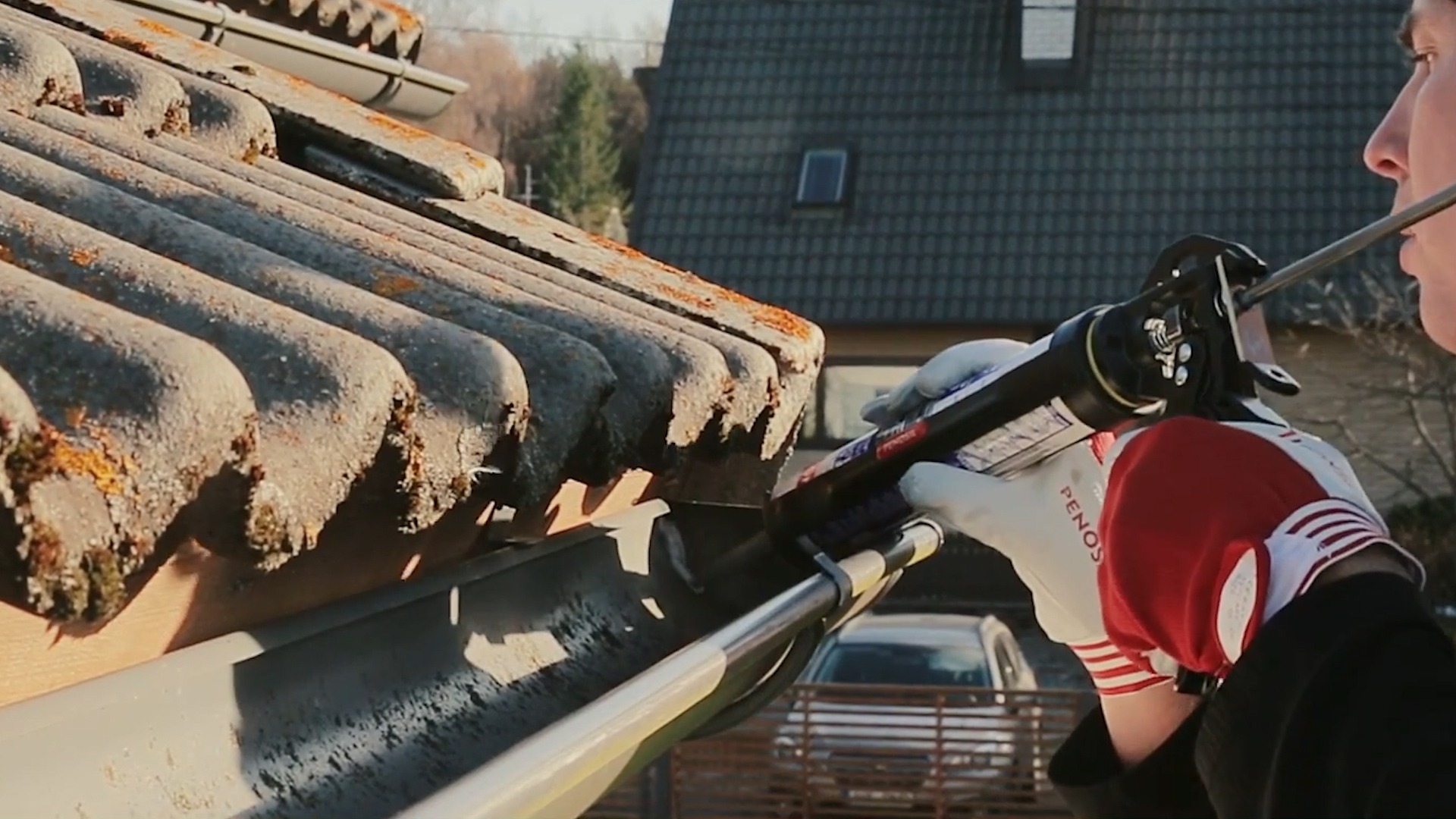 Play video: Kaip užsandarinti stogų ir lietvamzdžių jungtis su Penosil Roof&Facade Elastic hermetiku?