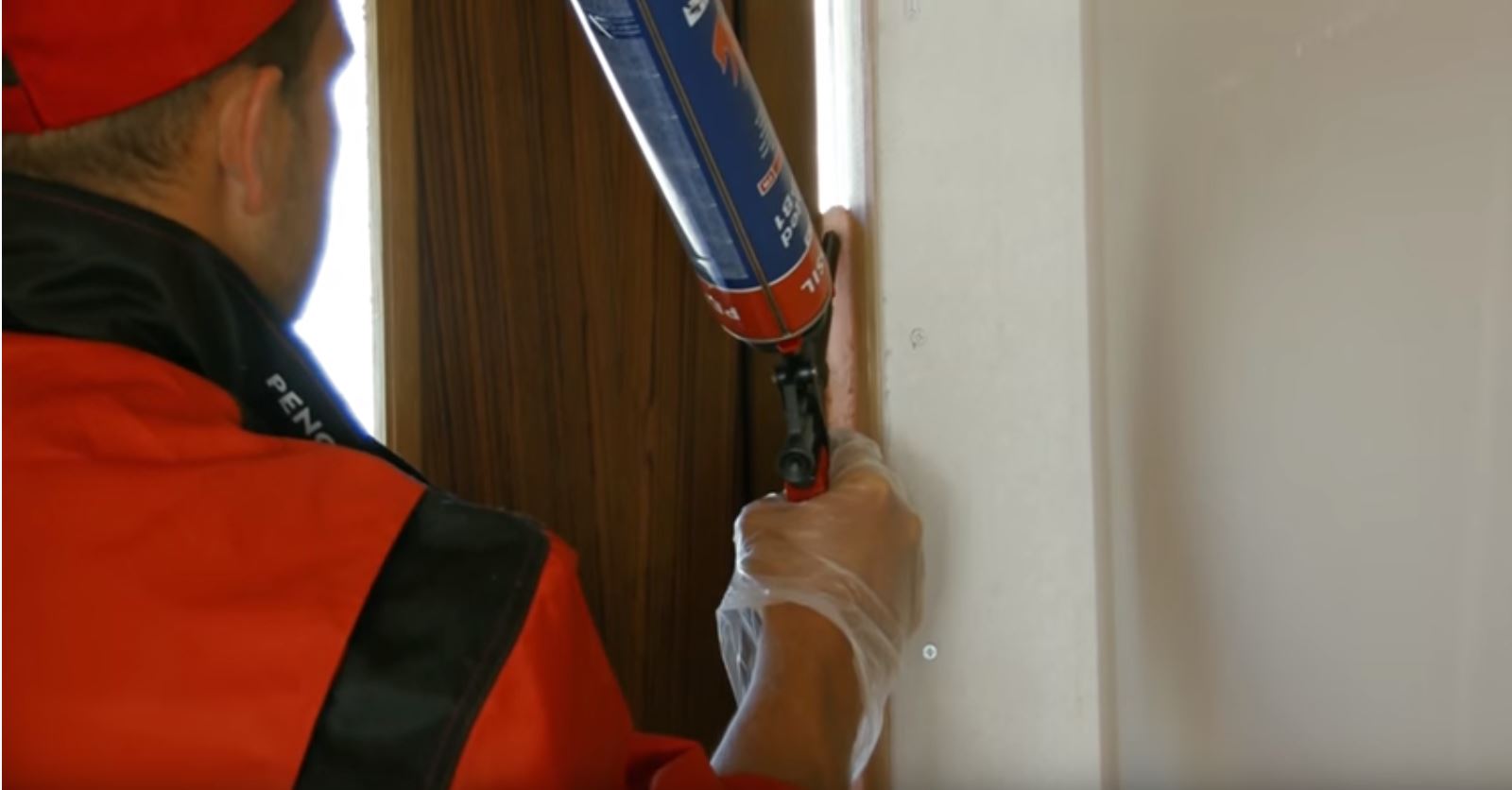 Play video: How to use PU foam to seal exterior doors during their installation?