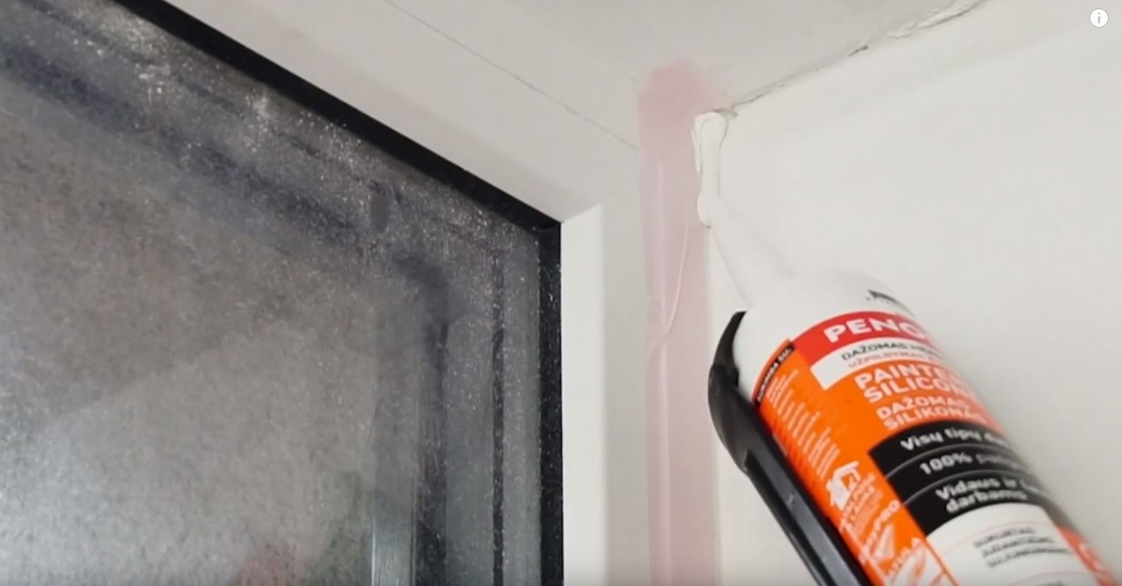 Play video: Como preencher fendas ao redor do perímetro da janela