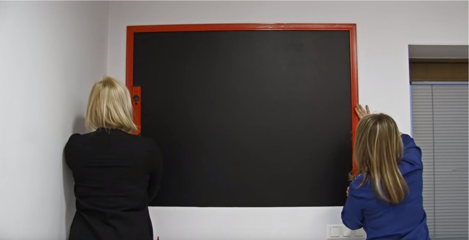 Play video: Cum să îți faci singur o tablă de scris?