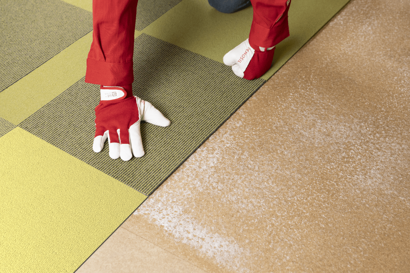 Sprayable carpet adhesive for carpet tiles PENOSIL Global